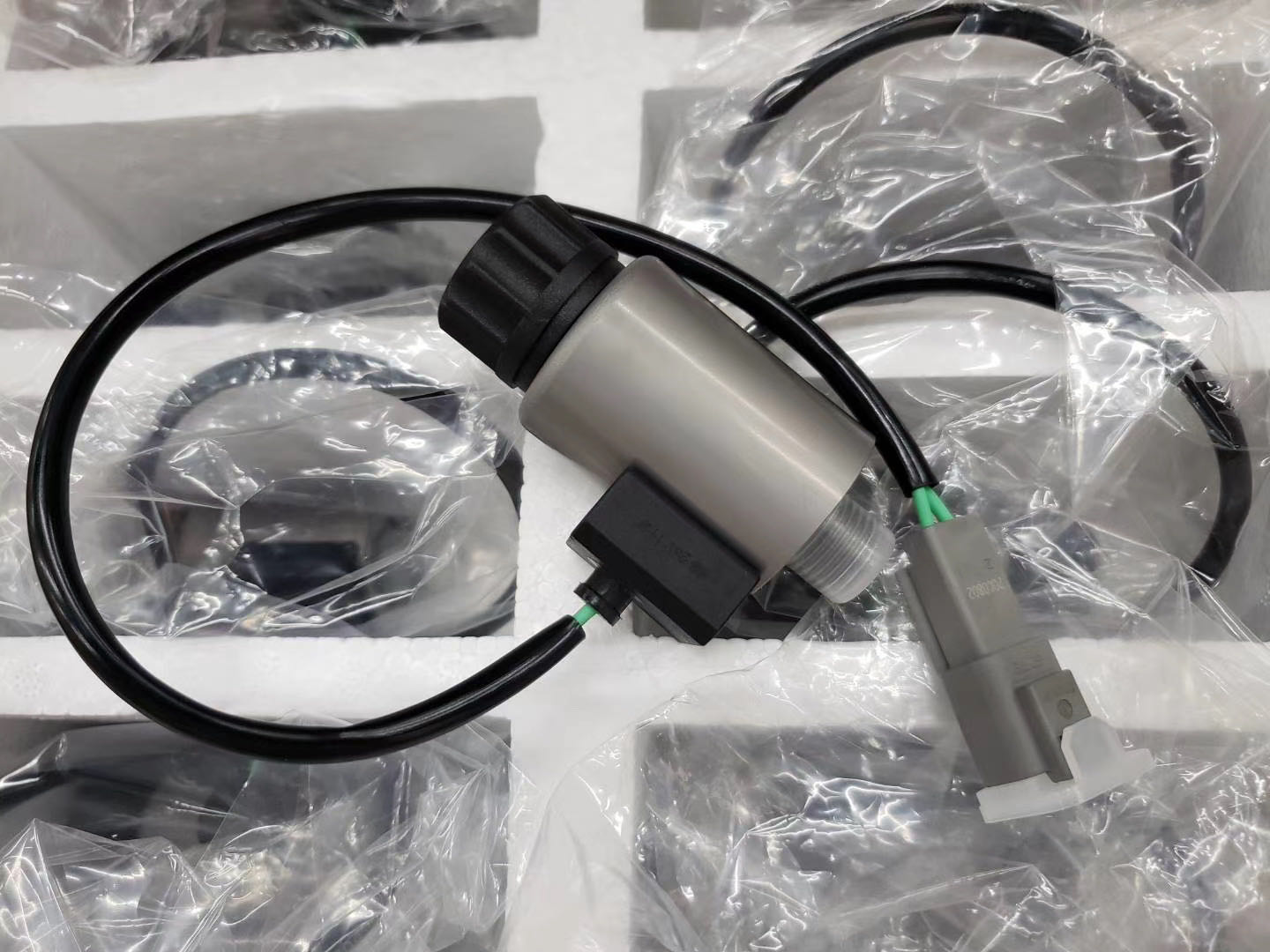 Caterpillar CAT 330D 336D 345D 349D Pump Control Solenoid Valve Group for excavator 259-0907 472881 2590907 Caterpillar CAT 330D 336D 345D 349D Pump Control Solenoid Valve Group for excavator 259-0907 472881 2590907